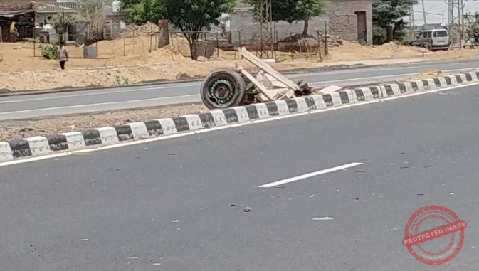 कार की टक्कर से खच्चर गाड़ी चकनाचूर, चालक व कार सवार बचे, भारी हादसा होने से बचा