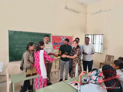 फतेहपुर के गर्ल्स कॉलेज में हिंदी दिवस समारोह:निबंध प्रतियोगिता के विजेताओं को मिले पुरस्कार, छात्राओं ने लिया हिंदी के प्रयोग का संकल्प