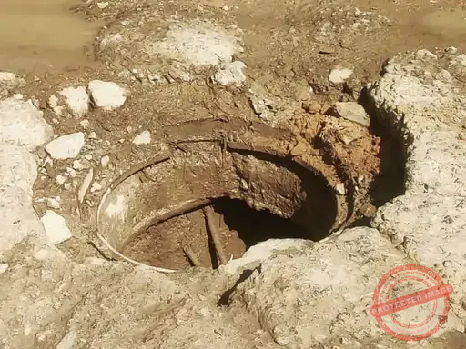 फतेहपुर से पंचमुखी बालाजी मंदिर के पास सीवरेज चेंबर खुला:10 फीट गहरे गड्ढे में कई वाहन चालक गिरे, प्रशासन बेखबर