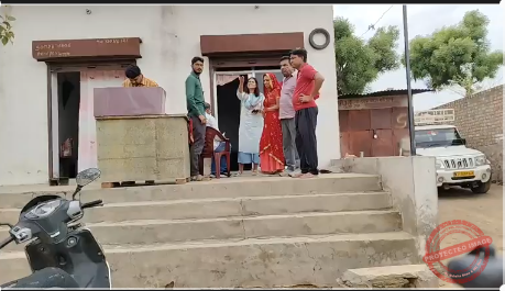 रसद विभाग ने 34 अवैध गैस सिलेंडर व एक लावारिस गैस सिलेडर पकड़ा, रामगढ़ बाईपास पर धडल्ले से चल रहा है वाहनों में अवैध गैस फिलिंग का धंधा