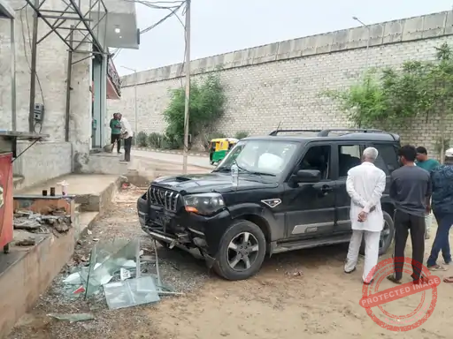 ओवरटेक करते स्कॉर्पियो होटल में घुसी :थार गाड़ी से आगे निकलना चाह रहा था; जयपुर से किराए पर लाए थे